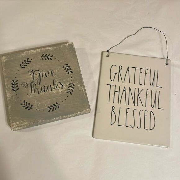 Two Thankful Home Accents - Picture 1 of 11